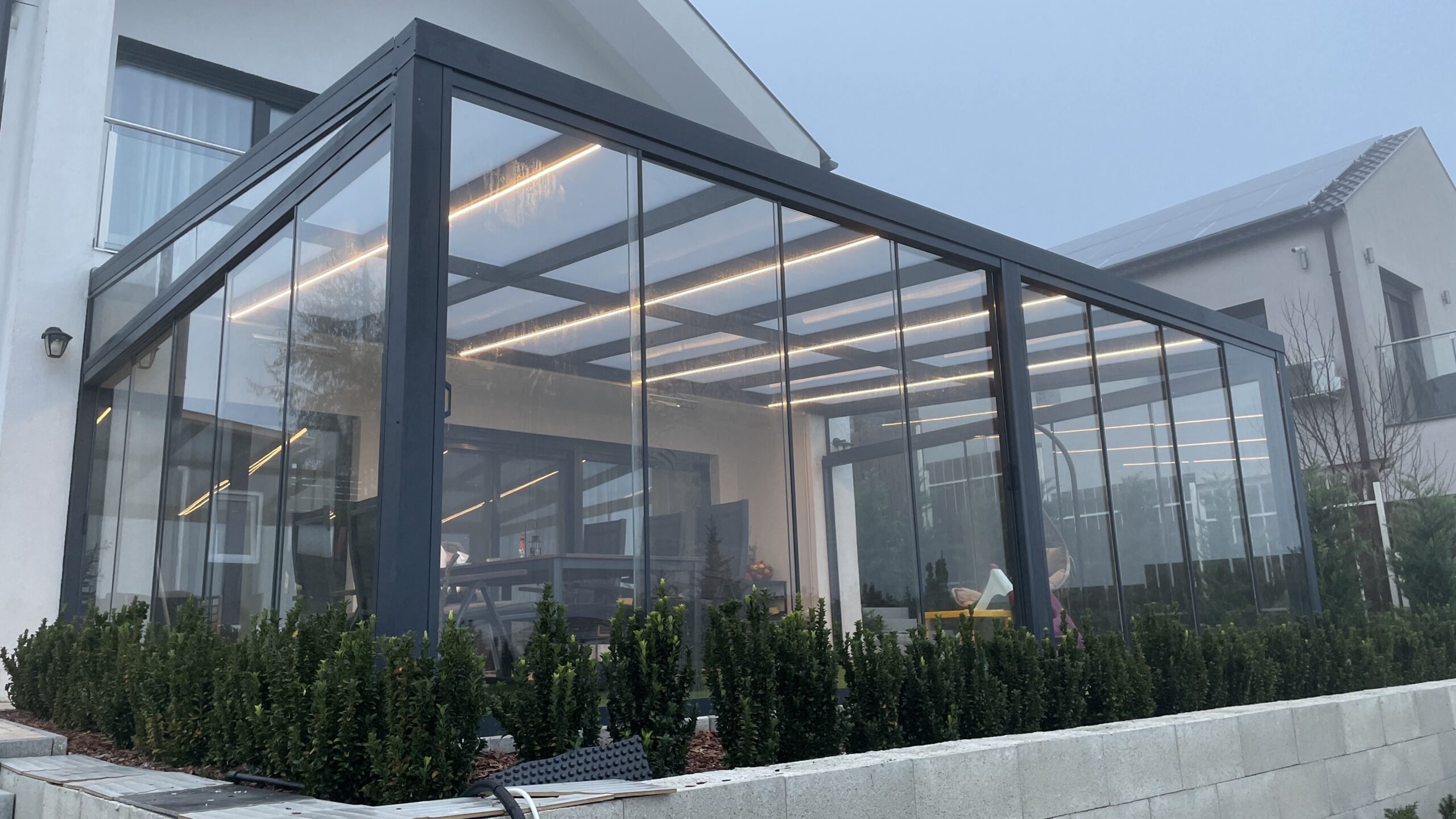 Prémium pergola üvegfallal